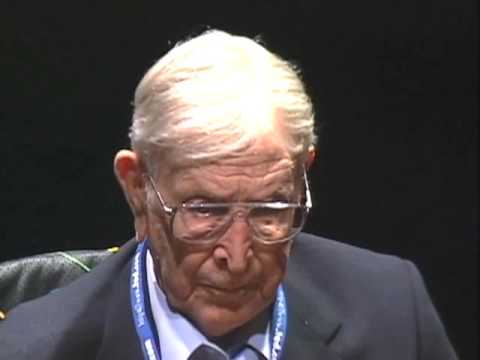 Parla John Wooden sulla differenza tra vittoria e successo.